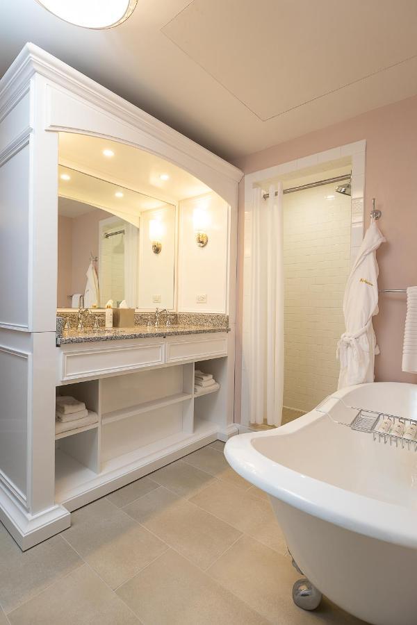 Queen room with Two Queen Beds Forest View